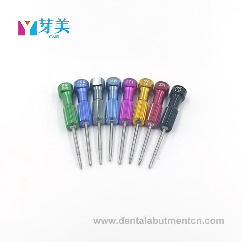 چرا پیچ گوشتی جراحی دندان دقت را در روش های ایمپلنت تغییر می دهد؟